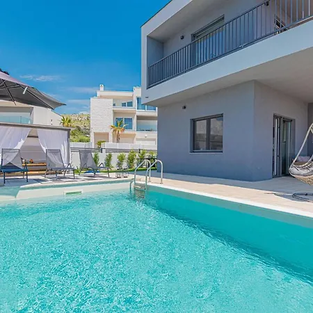 Skan Villa *